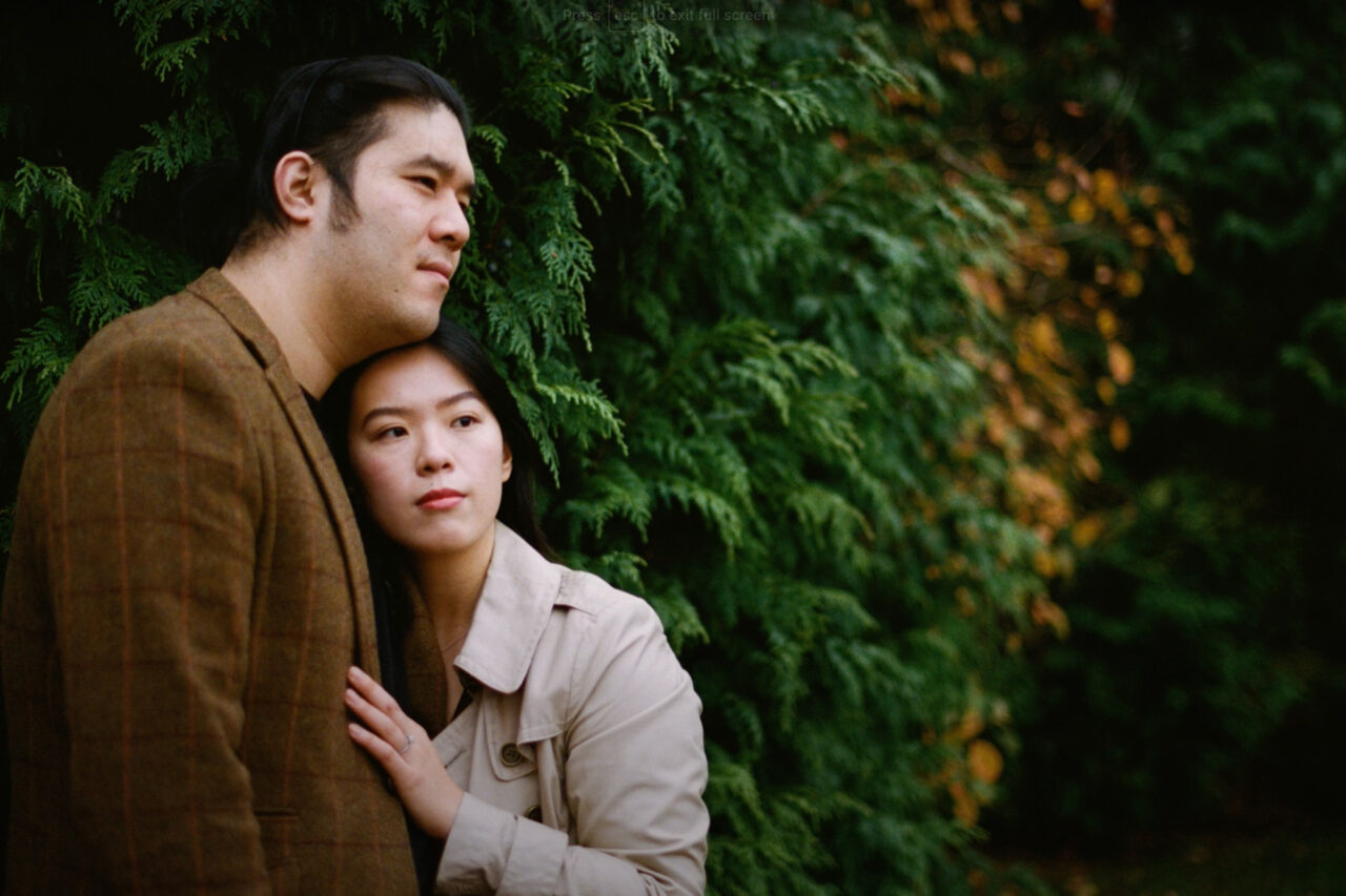 Cambridge engagement photos at Cambridge University Botanic Garden.