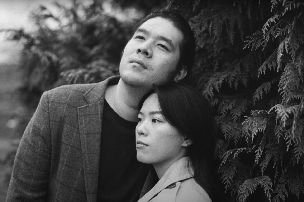 Cambridge engagement photos at Cambridge University Botanic Garden.