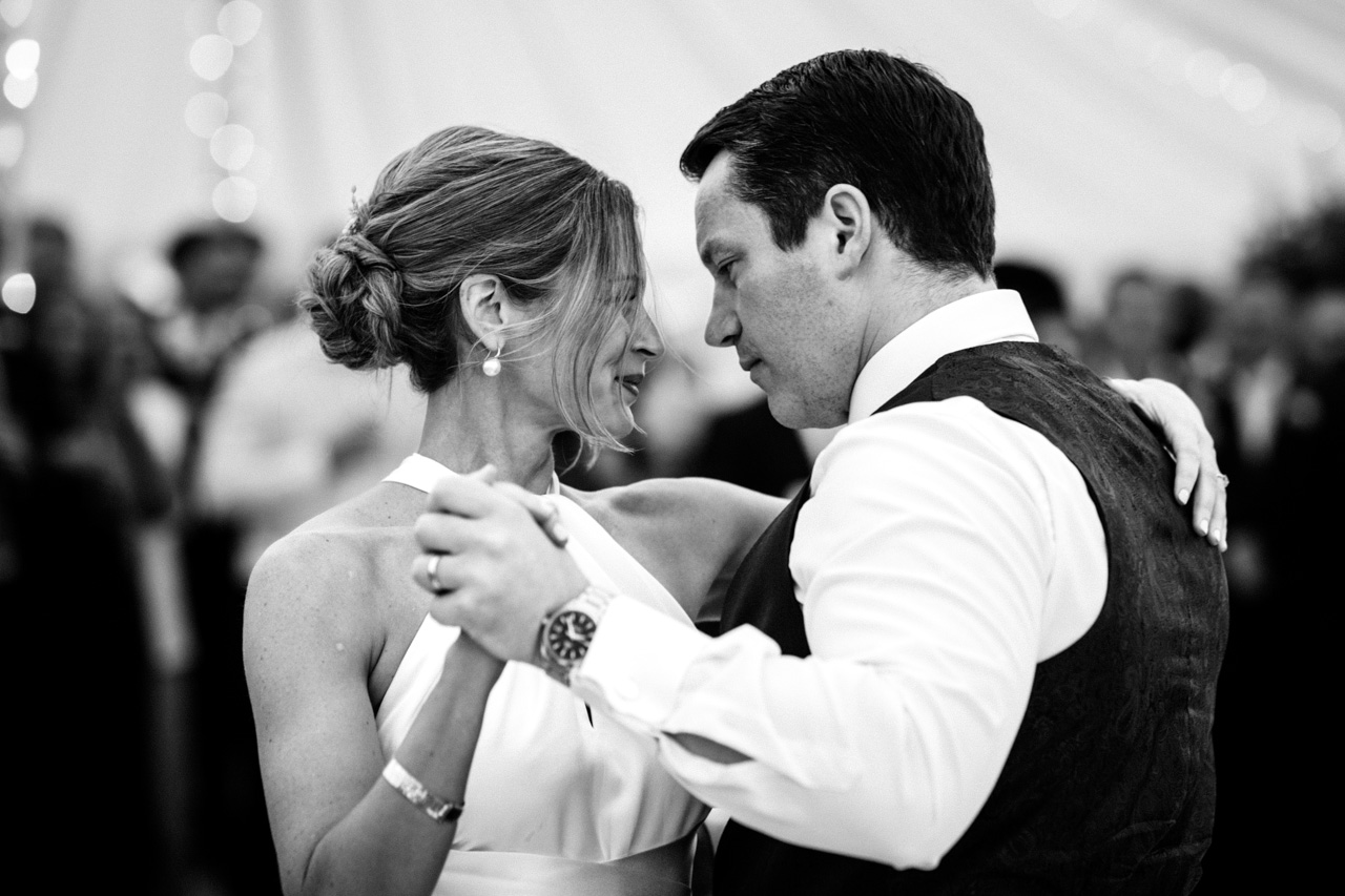 Tuscany wedding photographer - first dance at a wedding.