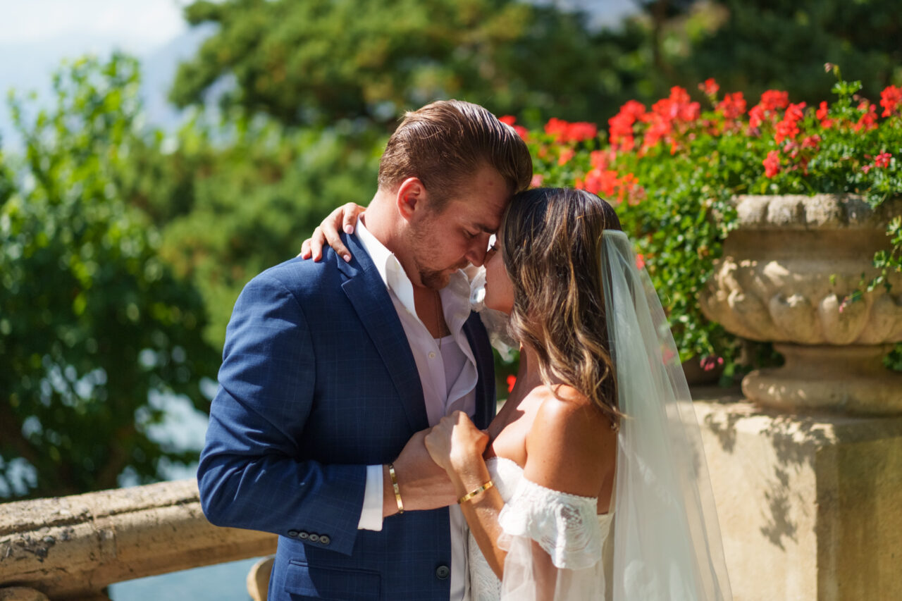 A bride and groom embracing at Villa del Balbianello.