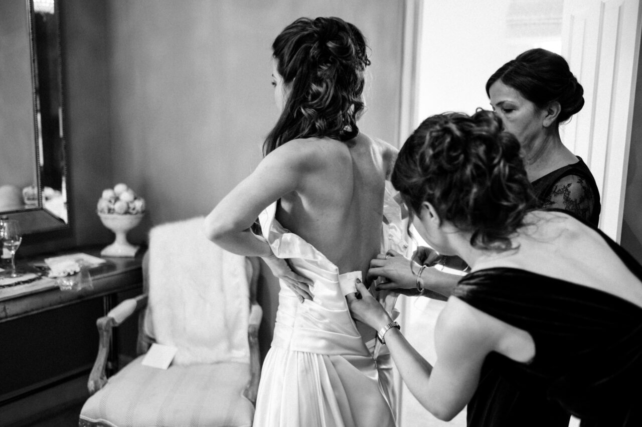 Jewish wedding videography of bride getting dressed.