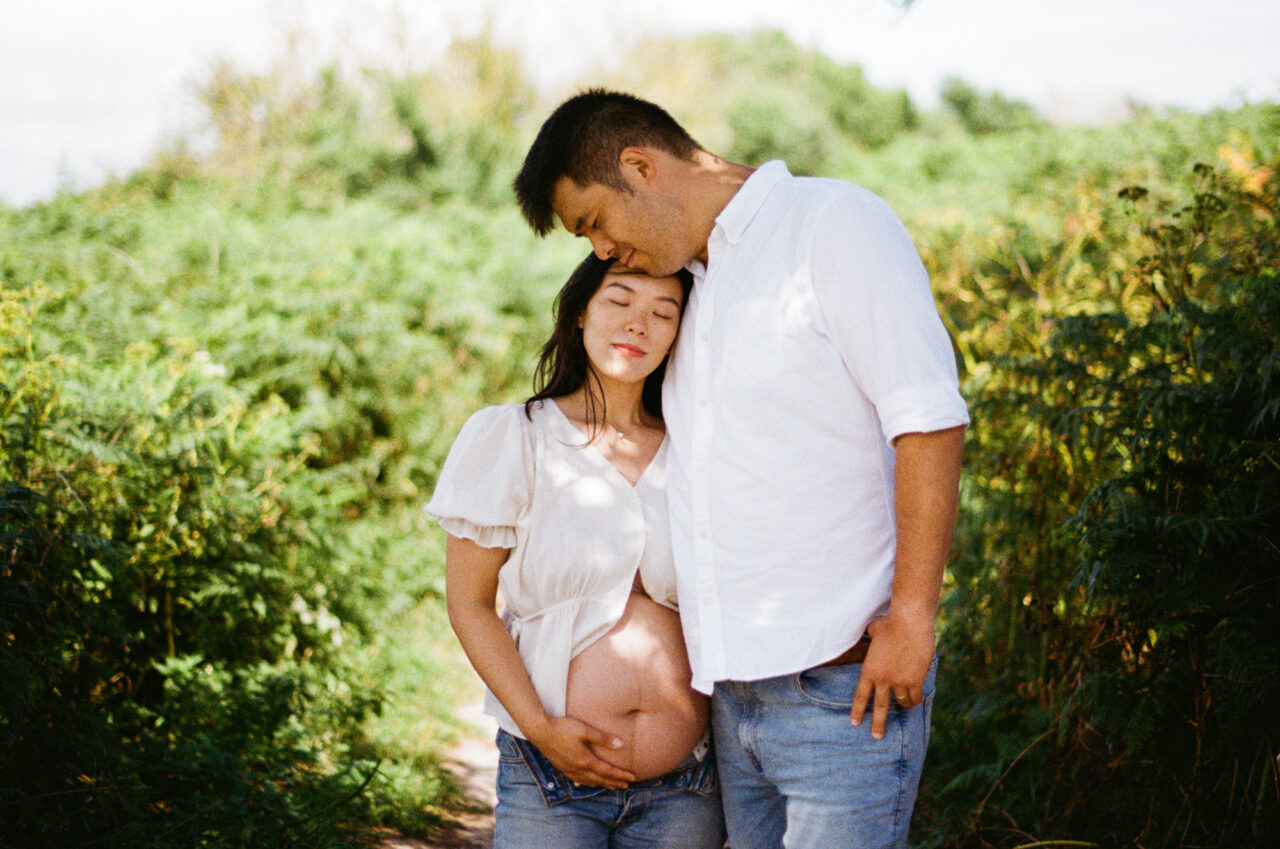 Photograph of a mother and father on a maternity photoshoot.