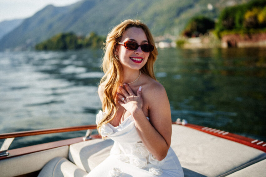 Bride on a wooden boat on Lake Como.